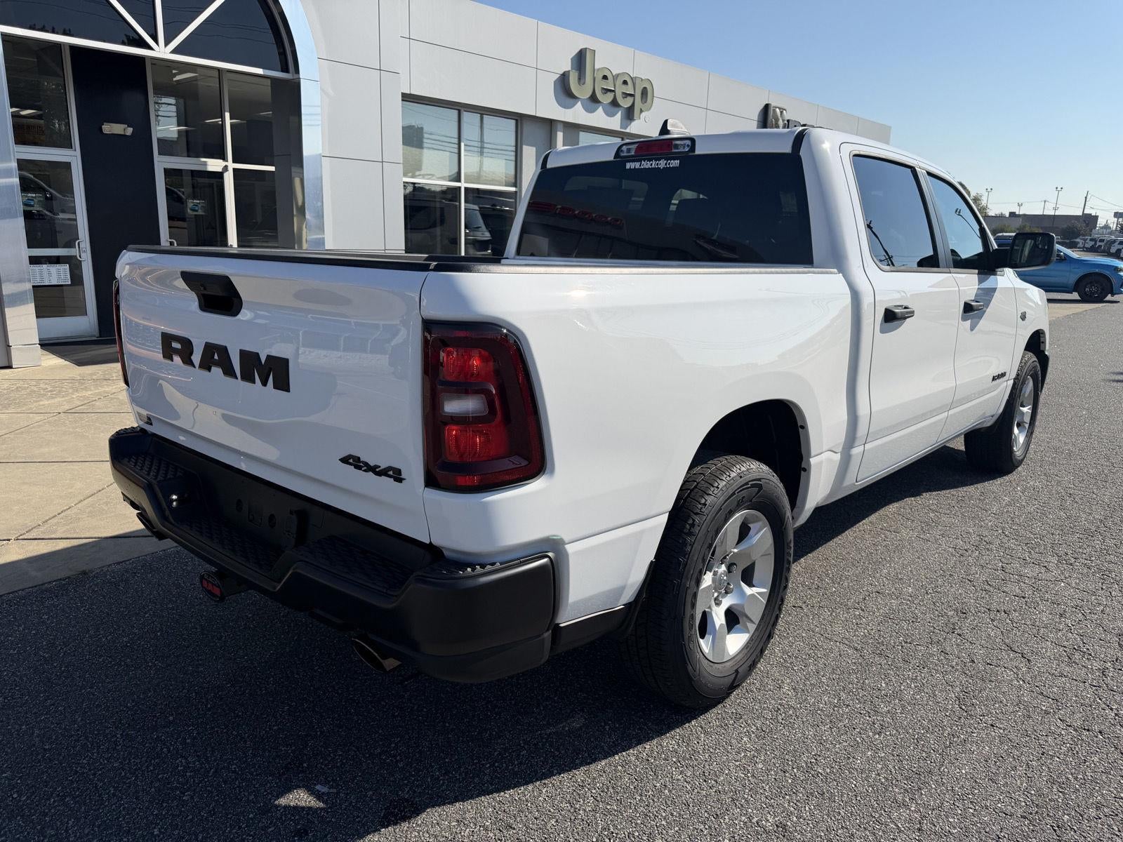 2027 RAM 1500 RAM 1500 TRADESMAN CREW CAB 4X4 5'7' BOX