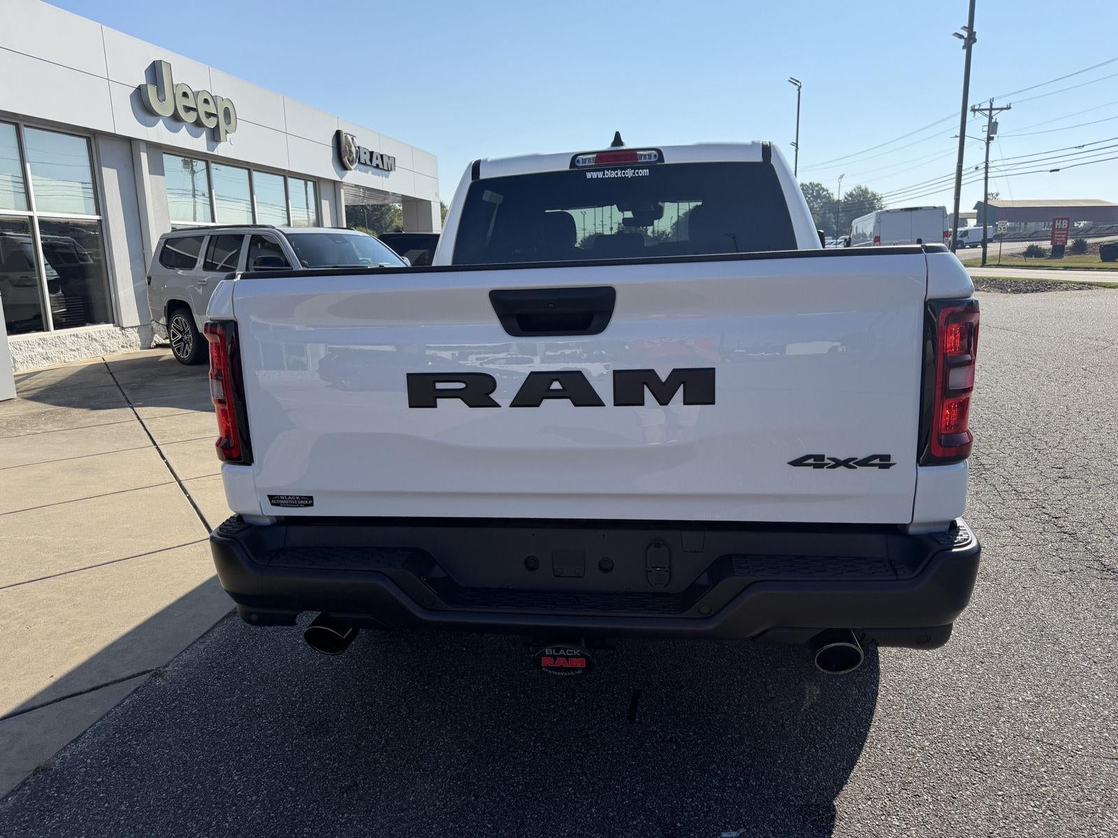 2027 RAM 1500 RAM 1500 TRADESMAN CREW CAB 4X4 5'7' BOX