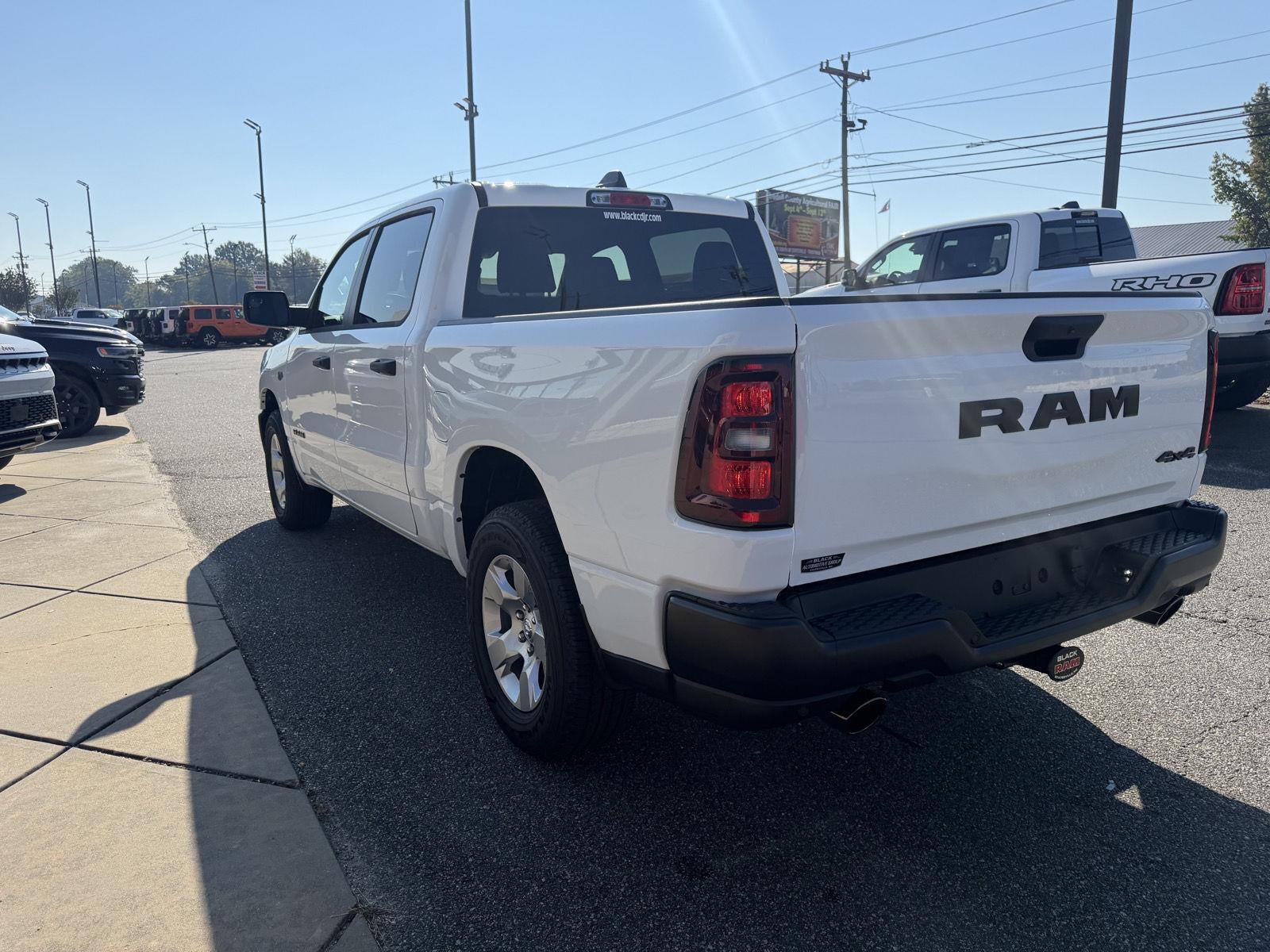 2027 RAM 1500 RAM 1500 TRADESMAN CREW CAB 4X4 5'7' BOX