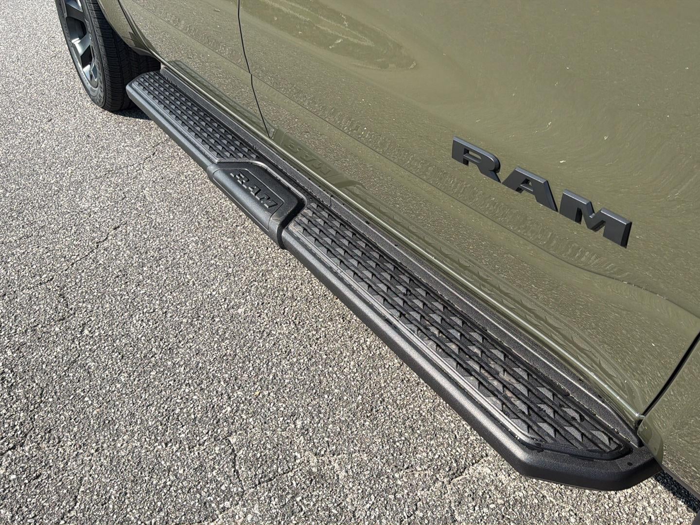 2027 RAM 1500 RAM 1500 EXPRESS CREW CAB 4X4 5'7' BOX
