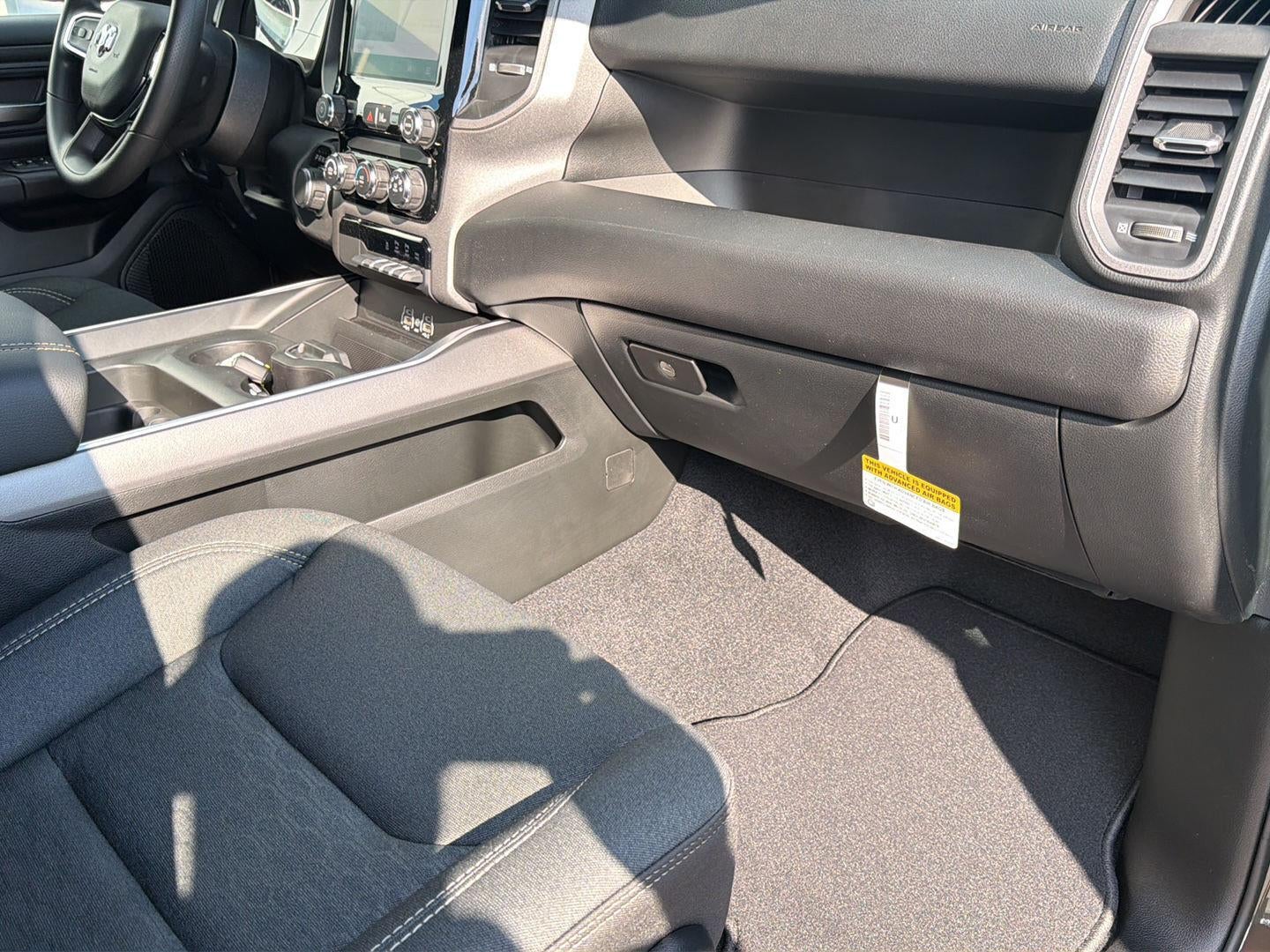 2027 RAM 1500 RAM 1500 EXPRESS CREW CAB 4X4 5'7' BOX