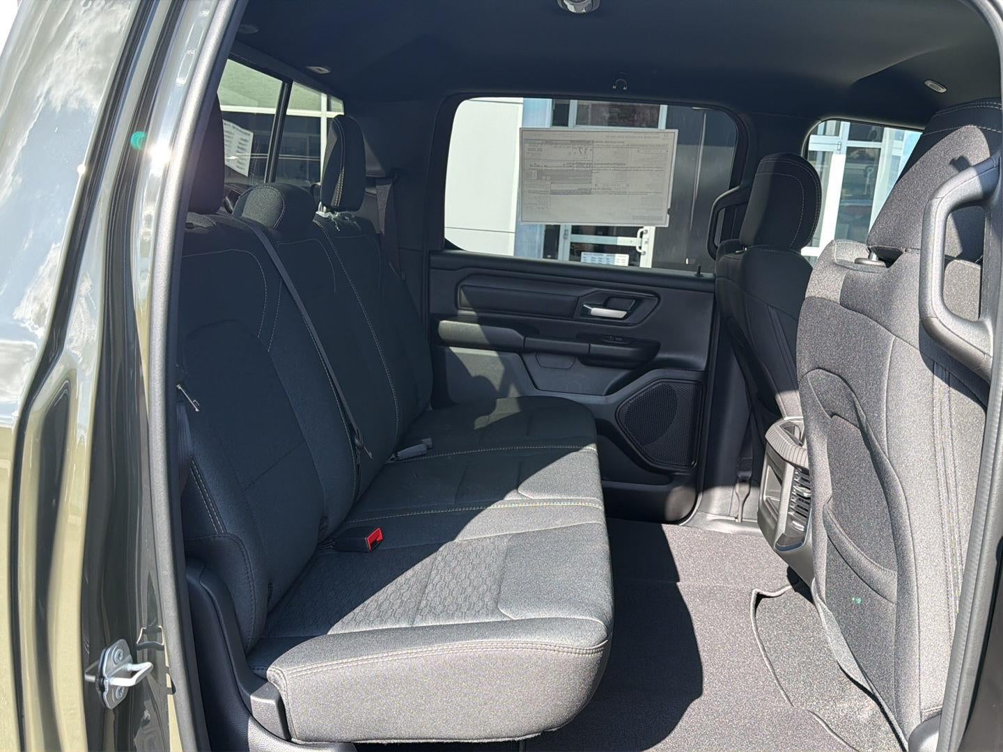 2027 RAM 1500 RAM 1500 EXPRESS CREW CAB 4X4 5'7' BOX