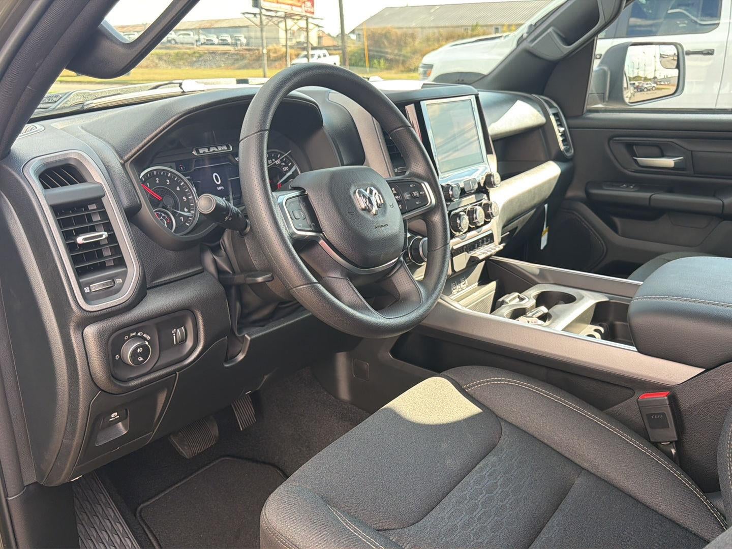 2027 RAM 1500 RAM 1500 EXPRESS CREW CAB 4X4 5'7' BOX