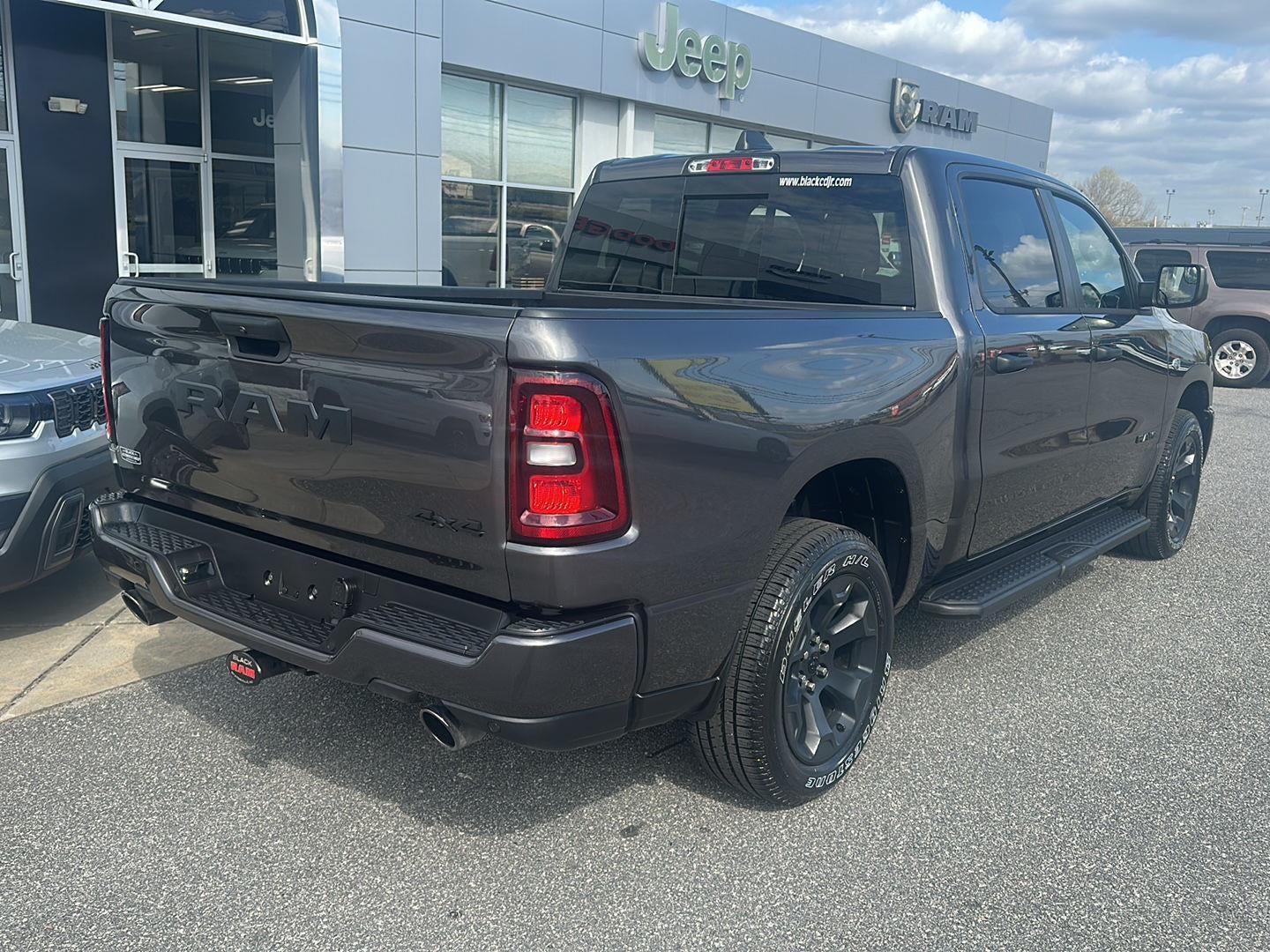 2026 RAM 1500 RAM 1500 EXPRESS CREW CAB 4X4 5'7' BOX