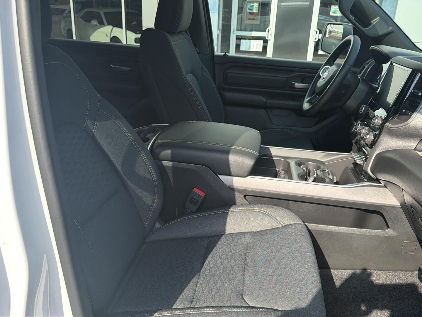 2027 RAM 1500 RAM 1500 EXPRESS CREW CAB 4X4 5'7' BOX