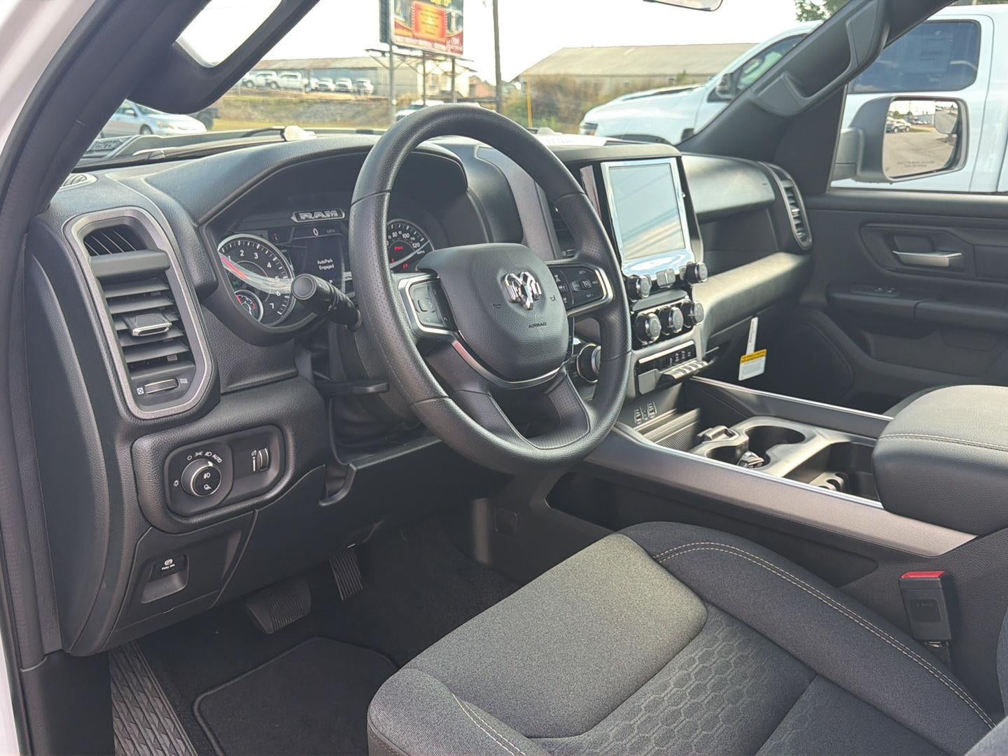 2027 RAM 1500 RAM 1500 EXPRESS CREW CAB 4X4 5'7' BOX