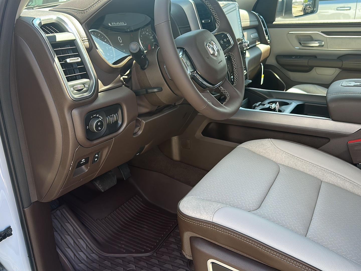 2025 RAM 1500 RAM 1500 LARAMIE CREW CAB 4X4 5'7' BOX