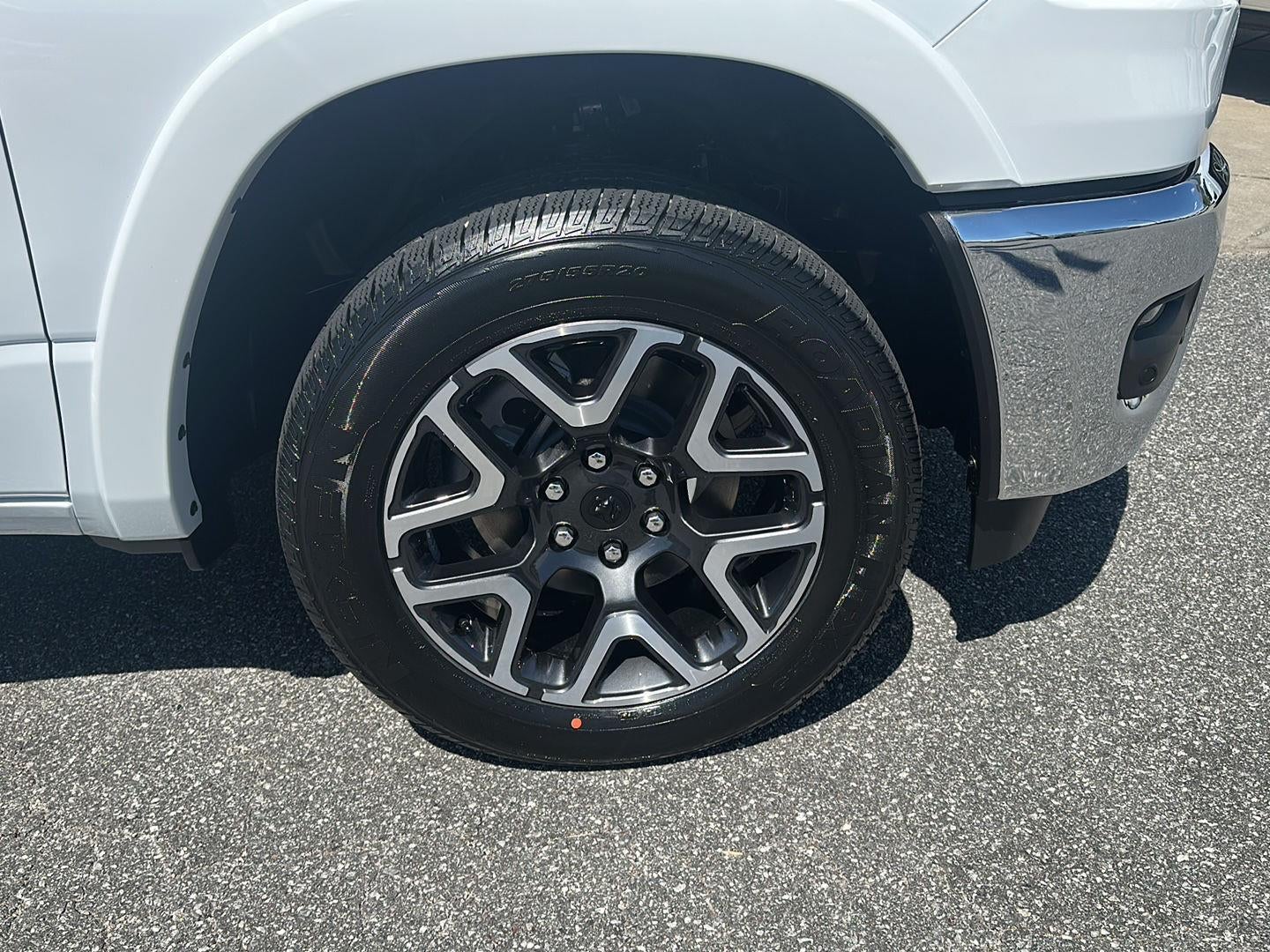 2025 RAM 1500 RAM 1500 LARAMIE CREW CAB 4X4 5'7' BOX