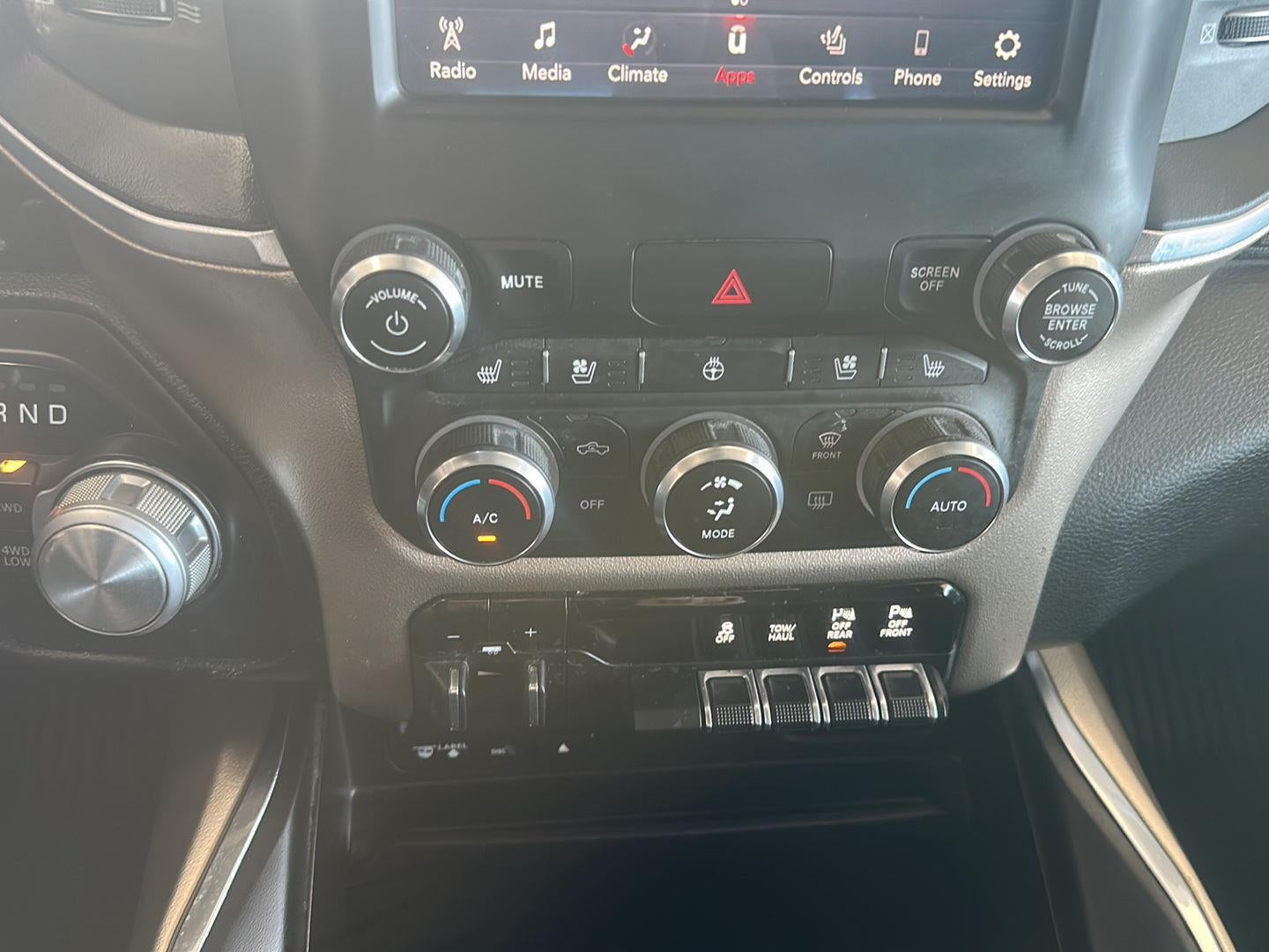 2019 RAM 1500 Laramie Crew Cab 4x4 5'7' Box