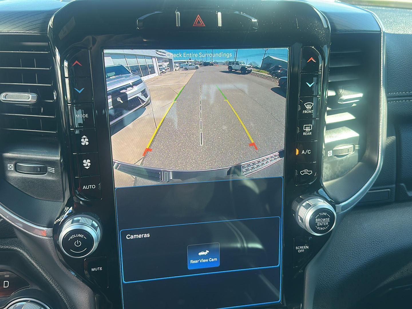 2023 RAM 1500 Laramie Crew Cab 4x4 5'7' Box