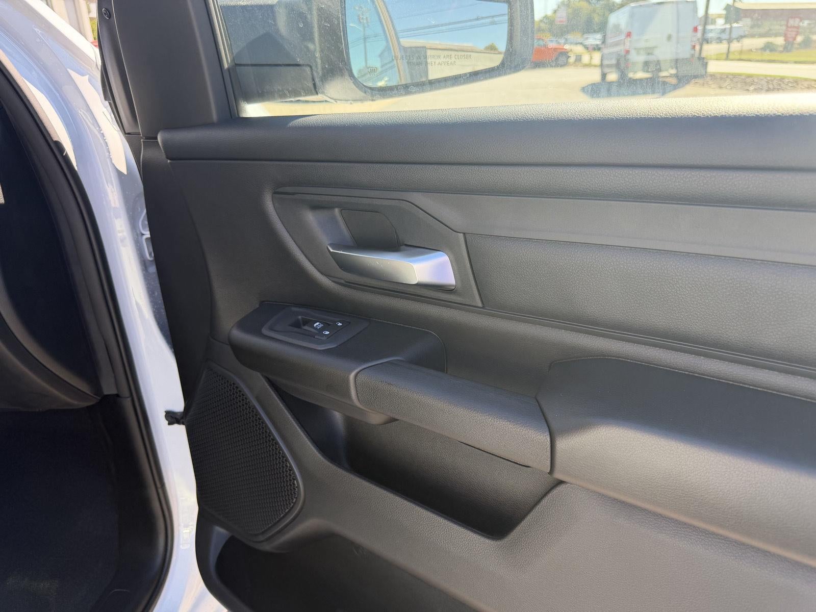 2027 RAM 1500 RAM 1500 TRADESMAN CREW CAB 4X4 6'4' BOX