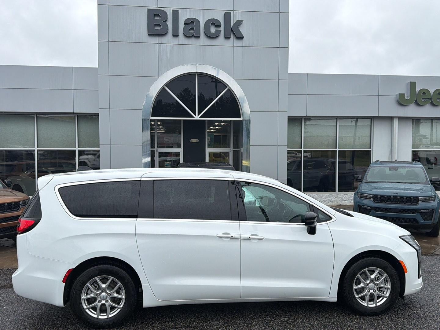 2027 Chrysler Pacifica PACIFICA SELECT