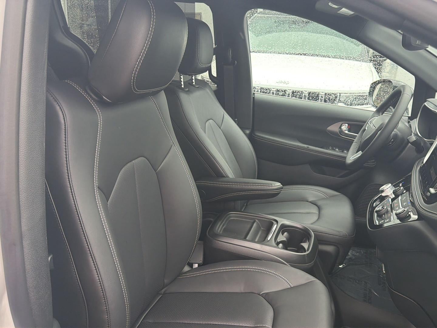 2027 Chrysler Pacifica PACIFICA SELECT