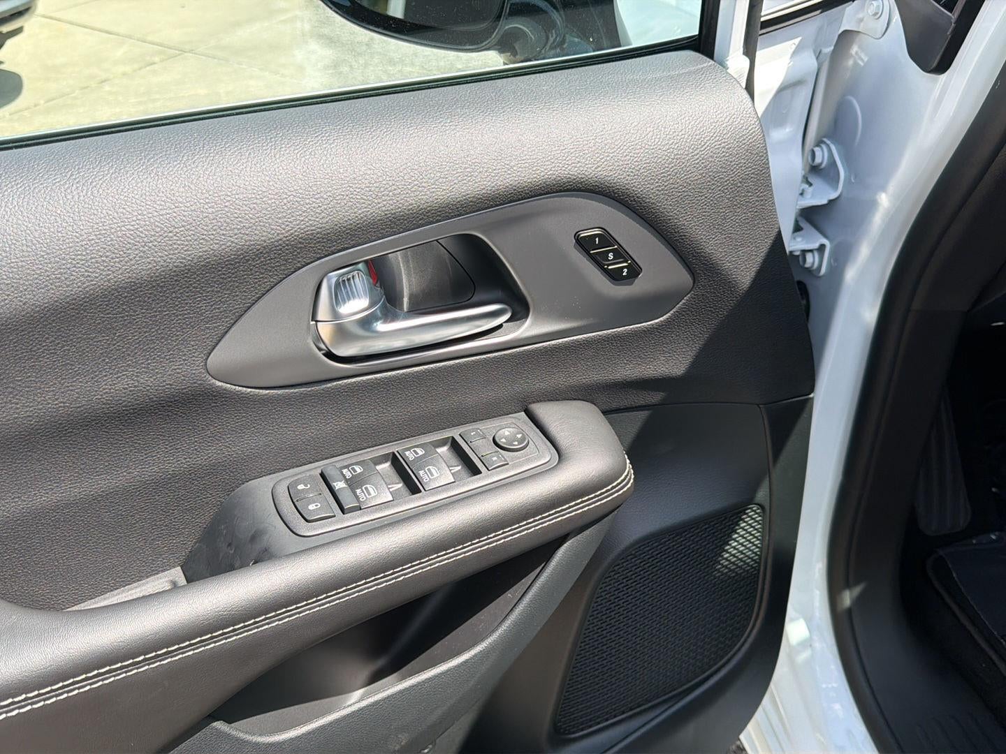 2027 Chrysler Pacifica PACIFICA SELECT