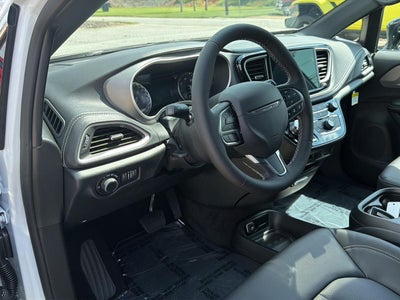 2027 Chrysler Pacifica PACIFICA SELECT