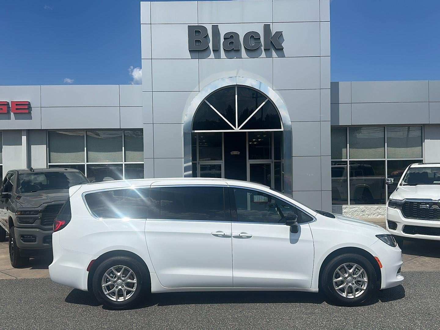 2026 Chrysler Voyager VOYAGER LX