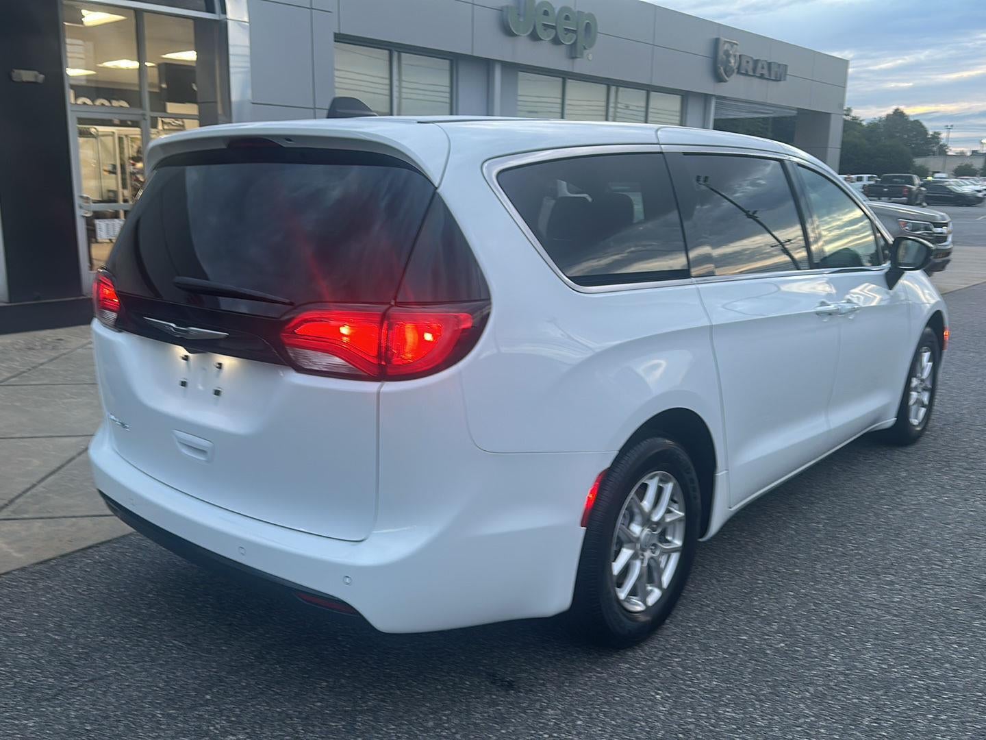 2026 Chrysler Voyager VOYAGER LX