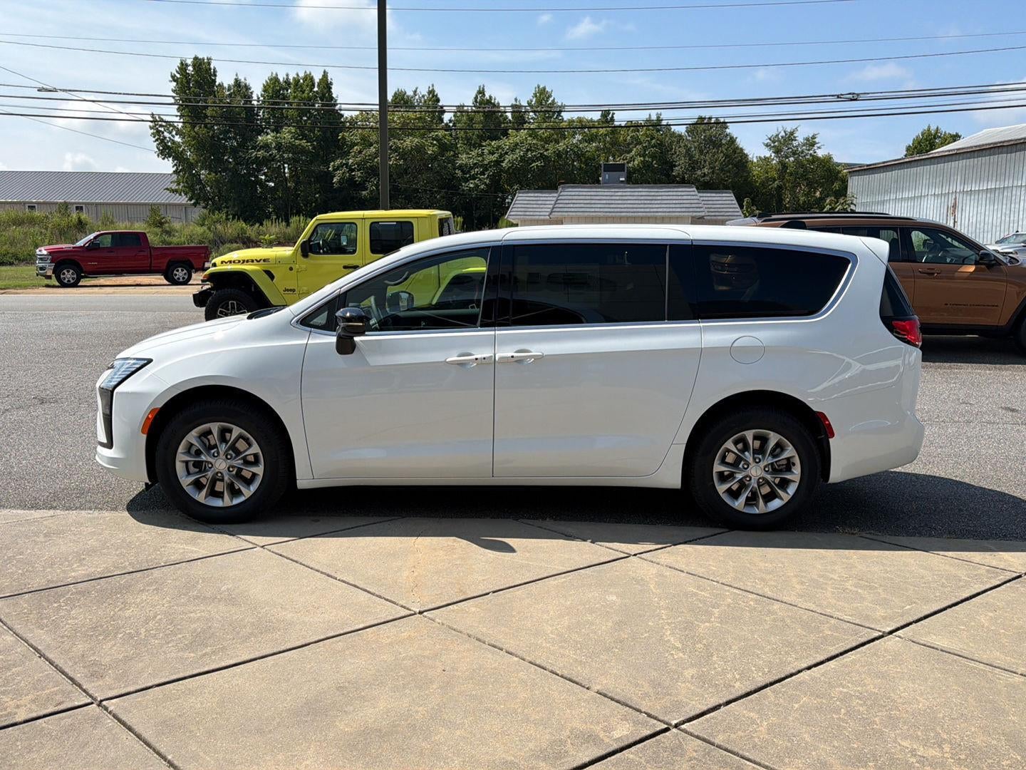 2027 Chrysler Pacifica PACIFICA SELECT AWD