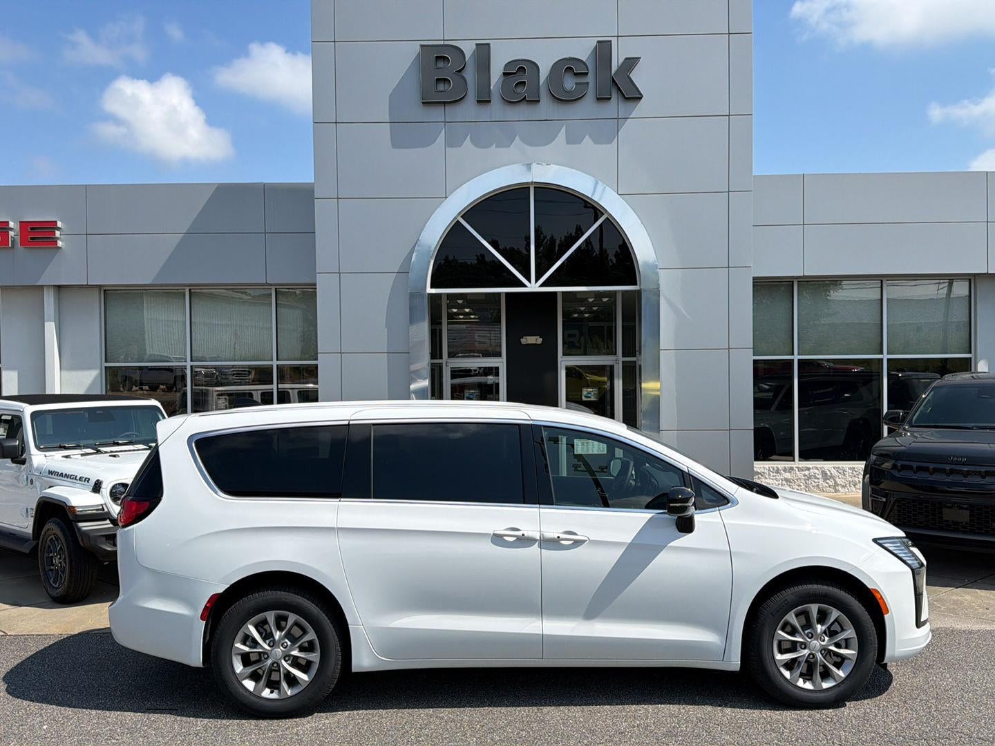2027 Chrysler Pacifica PACIFICA SELECT AWD
