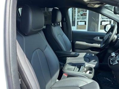 2027 Chrysler Pacifica PACIFICA SELECT AWD