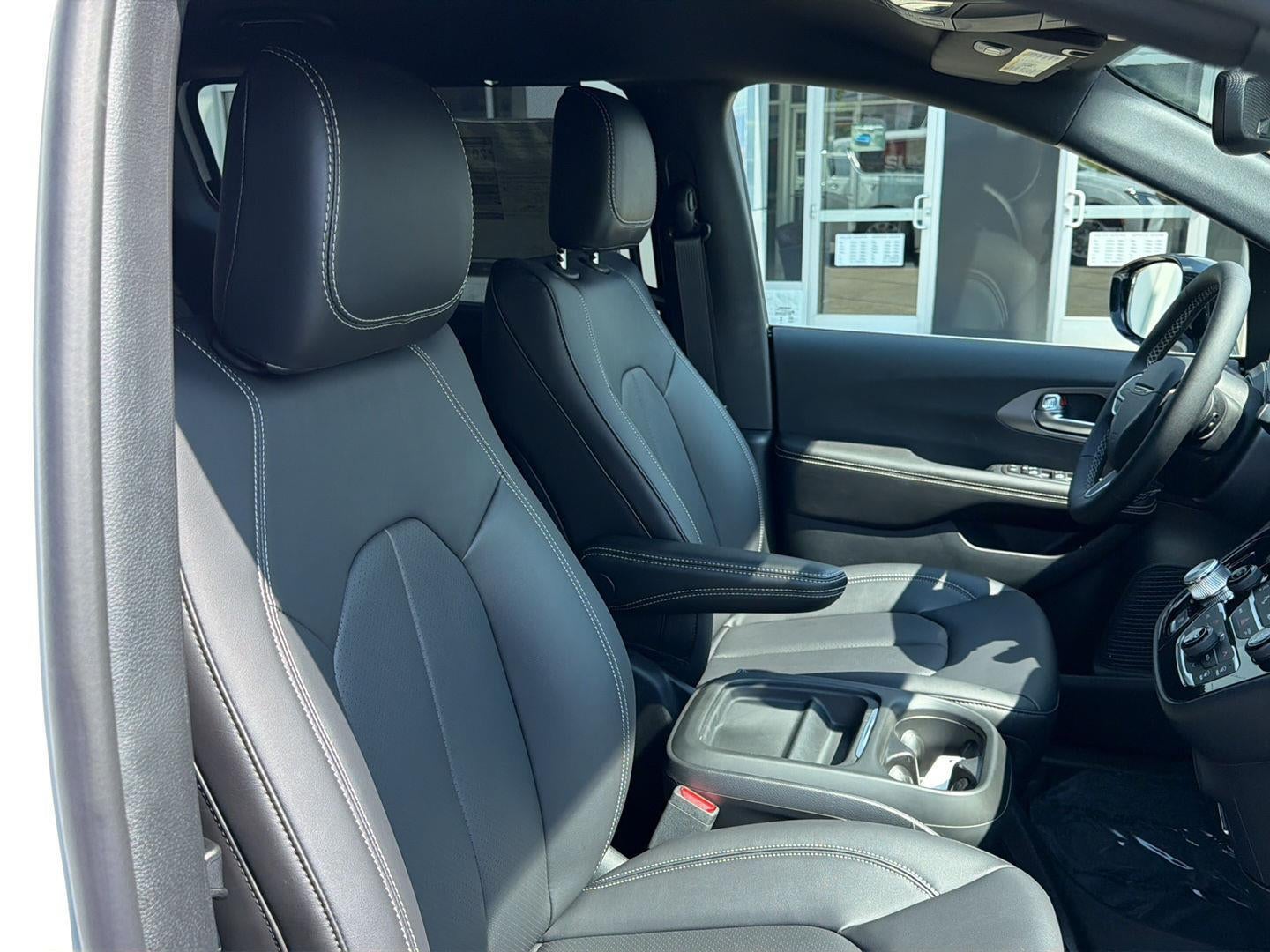 2027 Chrysler Pacifica PACIFICA SELECT AWD