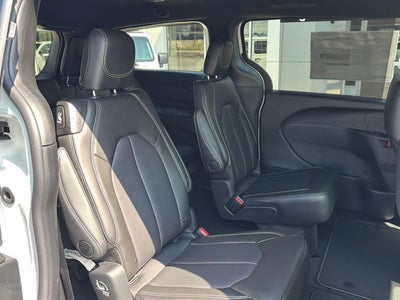 2027 Chrysler Pacifica PACIFICA SELECT AWD