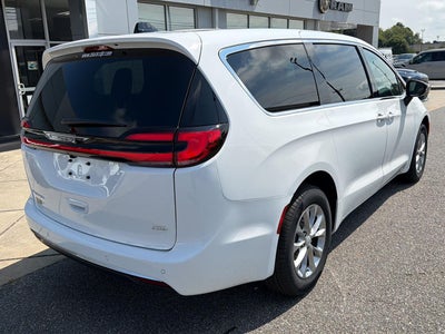 2027 Chrysler Pacifica PACIFICA SELECT AWD