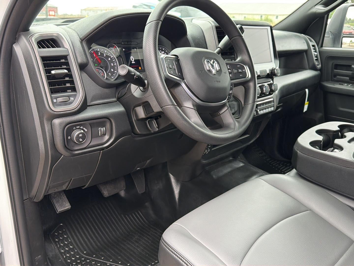 2026 RAM 3500 RAM 3500 TRADESMAN CREW CAB 4X4 8' BOX