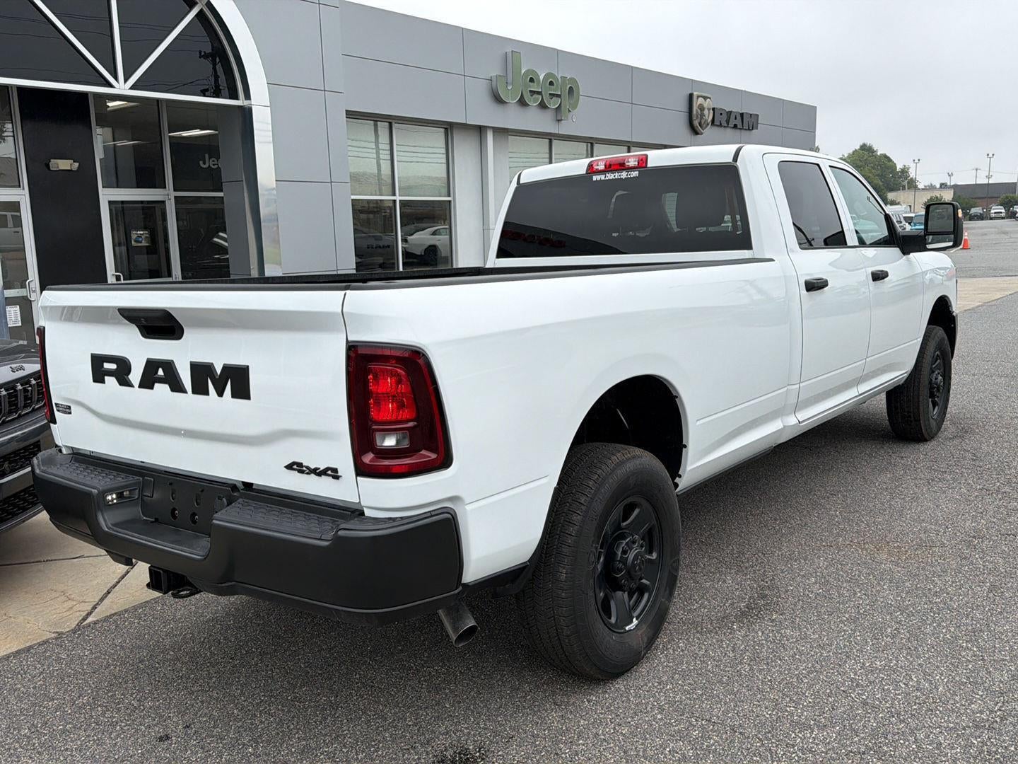 2026 RAM 3500 RAM 3500 TRADESMAN CREW CAB 4X4 8' BOX