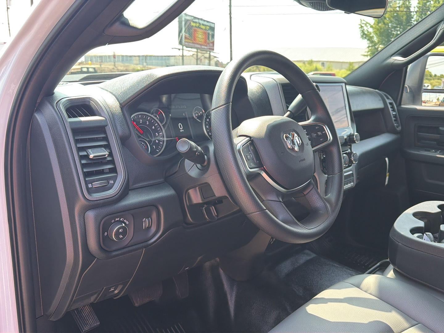 2027 RAM 3500 RAM 3500 TRADESMAN CREW CAB 4X4 8' BOX