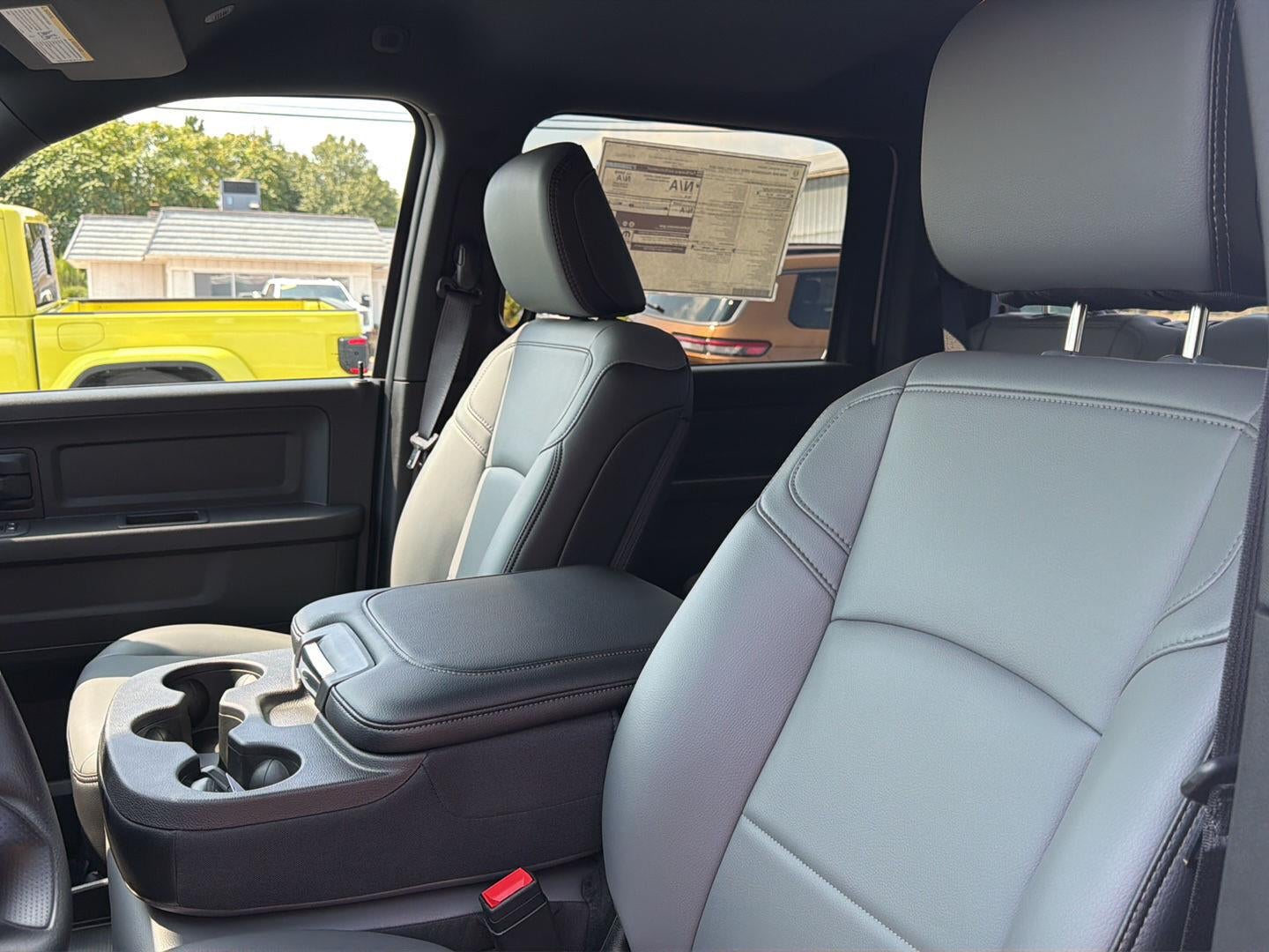2027 RAM 3500 RAM 3500 TRADESMAN CREW CAB 4X4 8' BOX