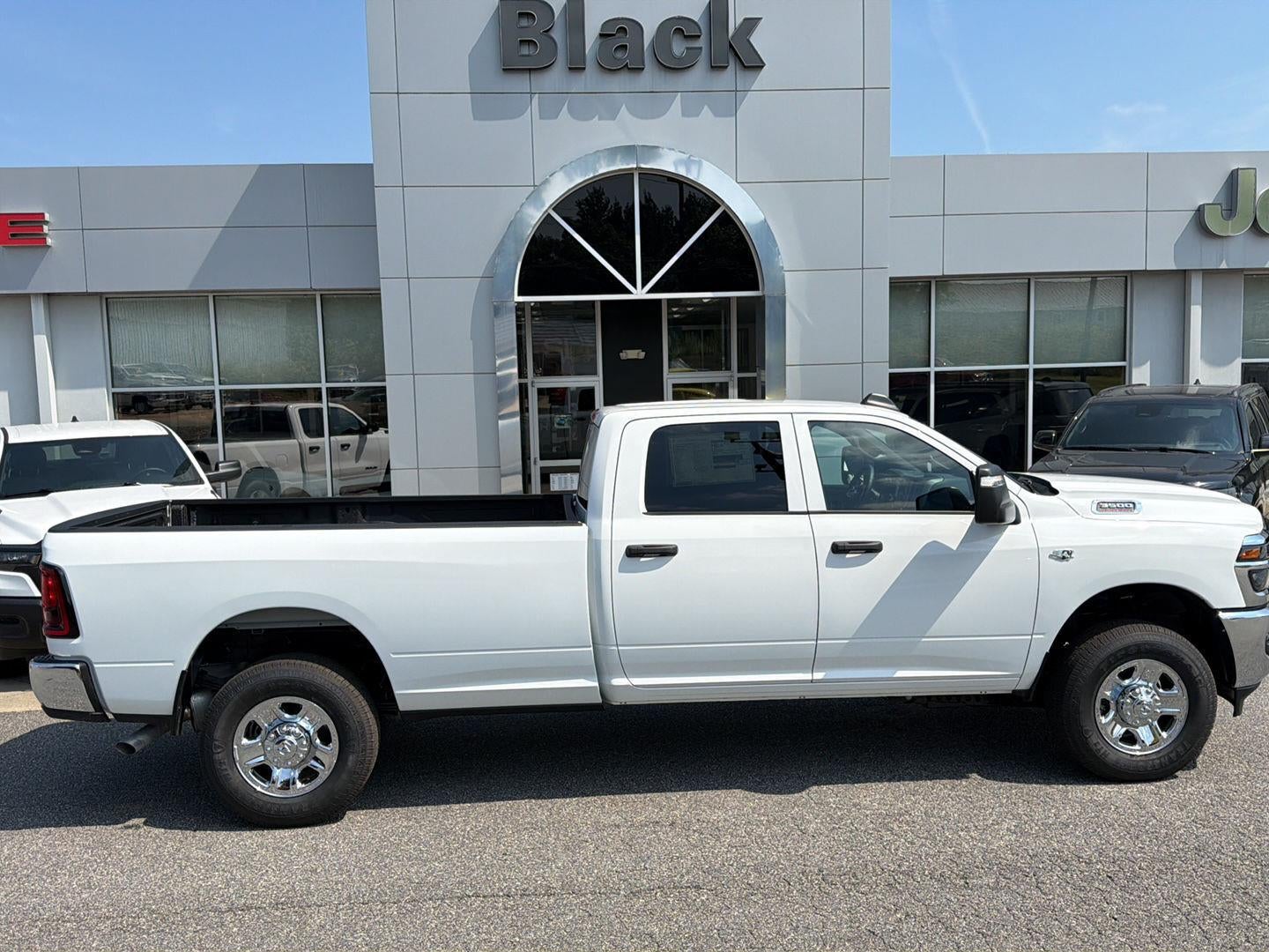 2027 RAM 3500 RAM 3500 TRADESMAN CREW CAB 4X4 8' BOX