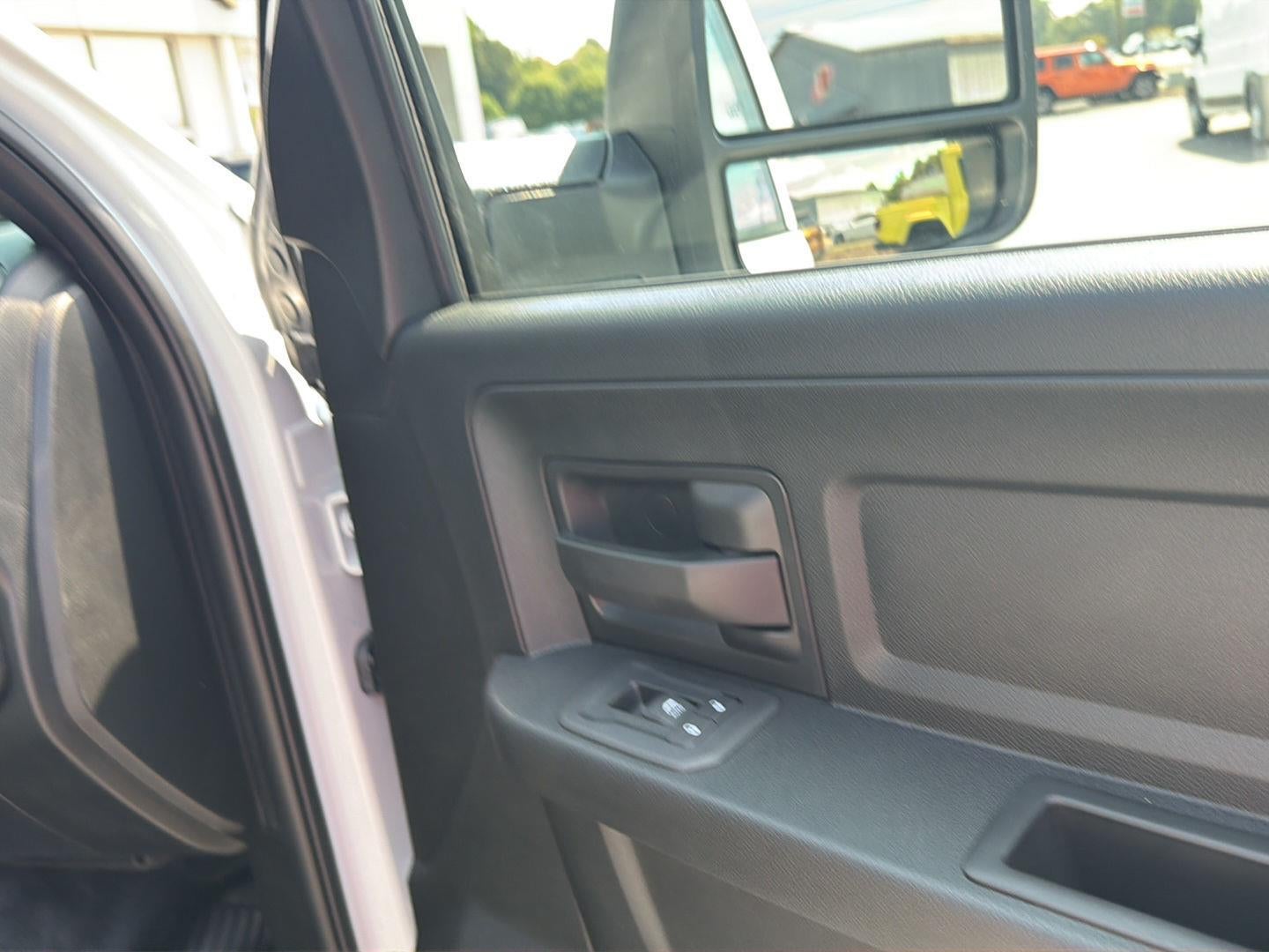 2027 RAM 3500 RAM 3500 TRADESMAN CREW CAB 4X4 8' BOX