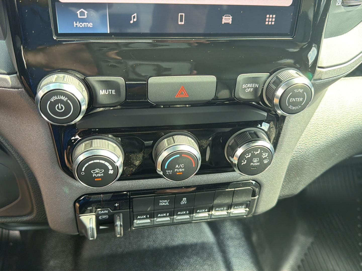 2027 RAM 3500 RAM 3500 TRADESMAN CREW CAB 4X4 8' BOX
