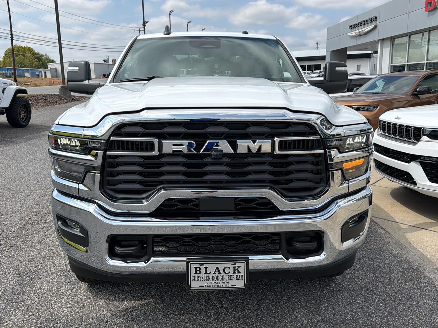 2027 RAM 3500 RAM 3500 TRADESMAN CREW CAB 4X4 8' BOX