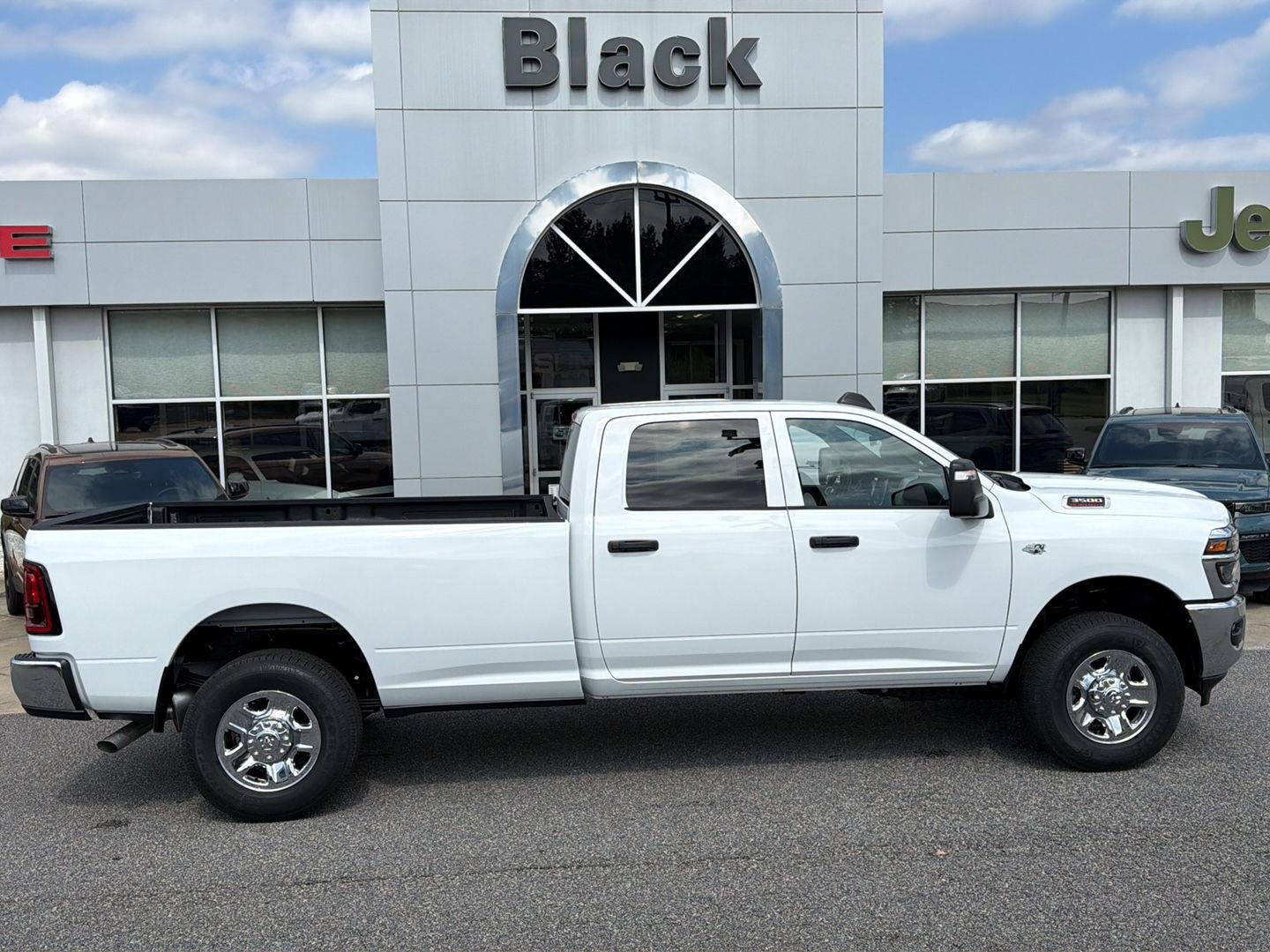 2027 RAM 3500 RAM 3500 TRADESMAN CREW CAB 4X4 8' BOX