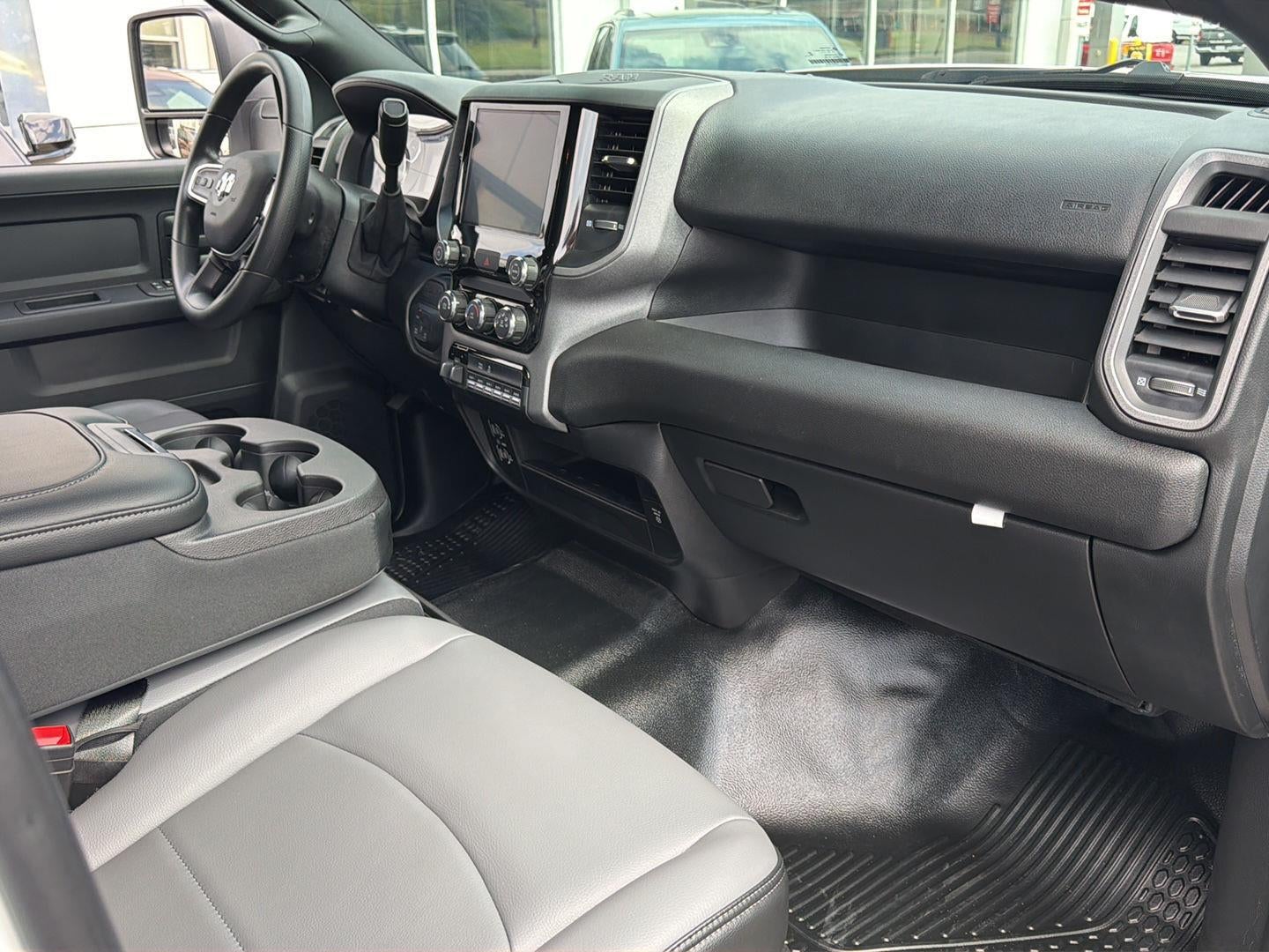2027 RAM 3500 RAM 3500 TRADESMAN CREW CAB 4X4 8' BOX