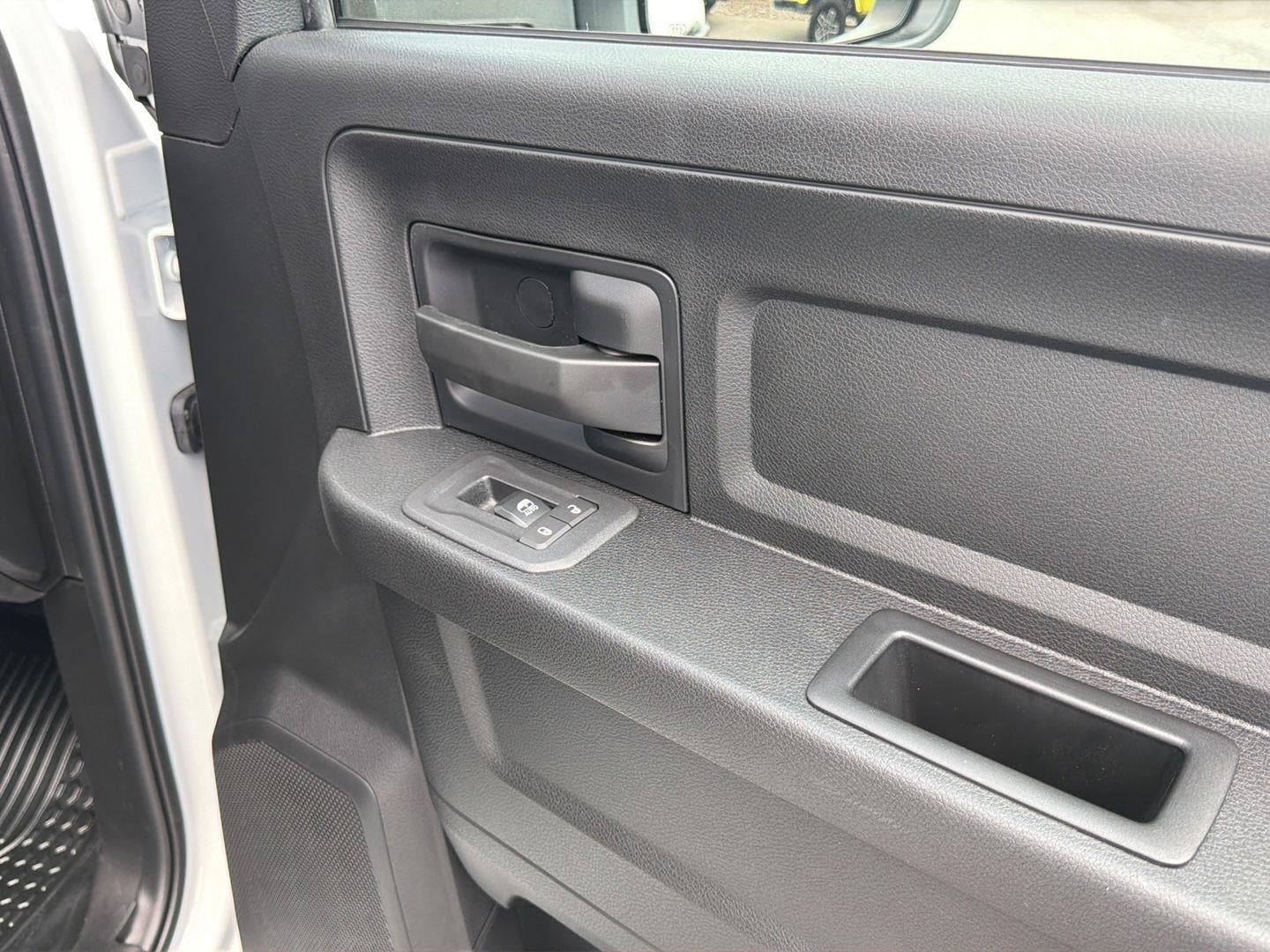2027 RAM 3500 RAM 3500 TRADESMAN CREW CAB 4X4 8' BOX