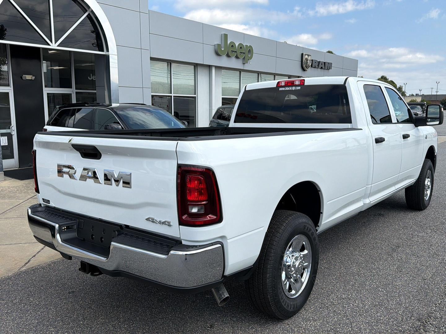 2027 RAM 3500 RAM 3500 TRADESMAN CREW CAB 4X4 8' BOX