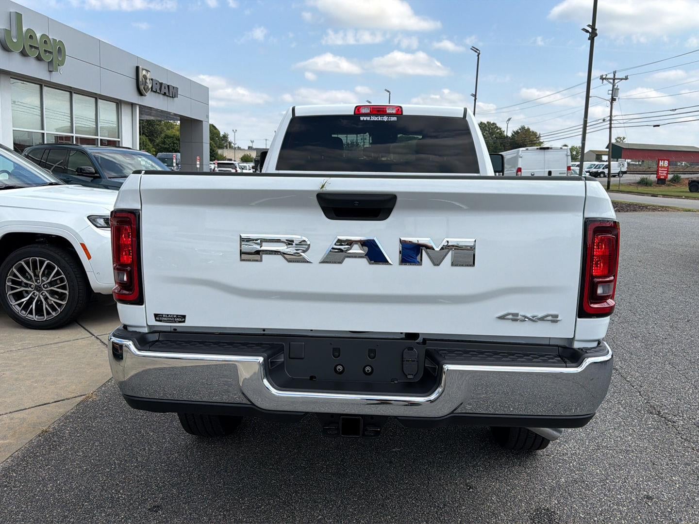2027 RAM 3500 RAM 3500 TRADESMAN CREW CAB 4X4 8' BOX