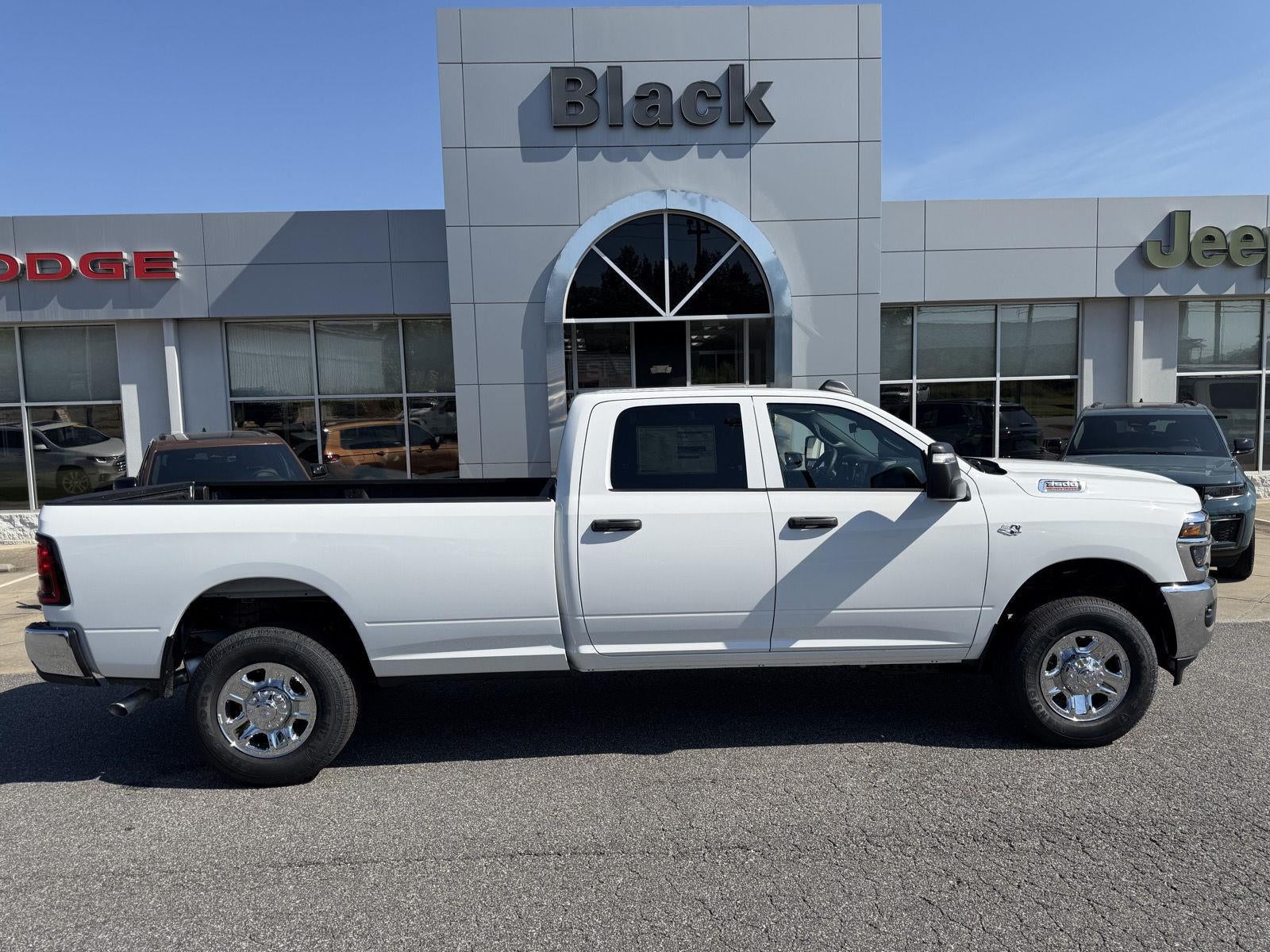 2027 RAM 3500 RAM 3500 TRADESMAN CREW CAB 4X4 8' BOX