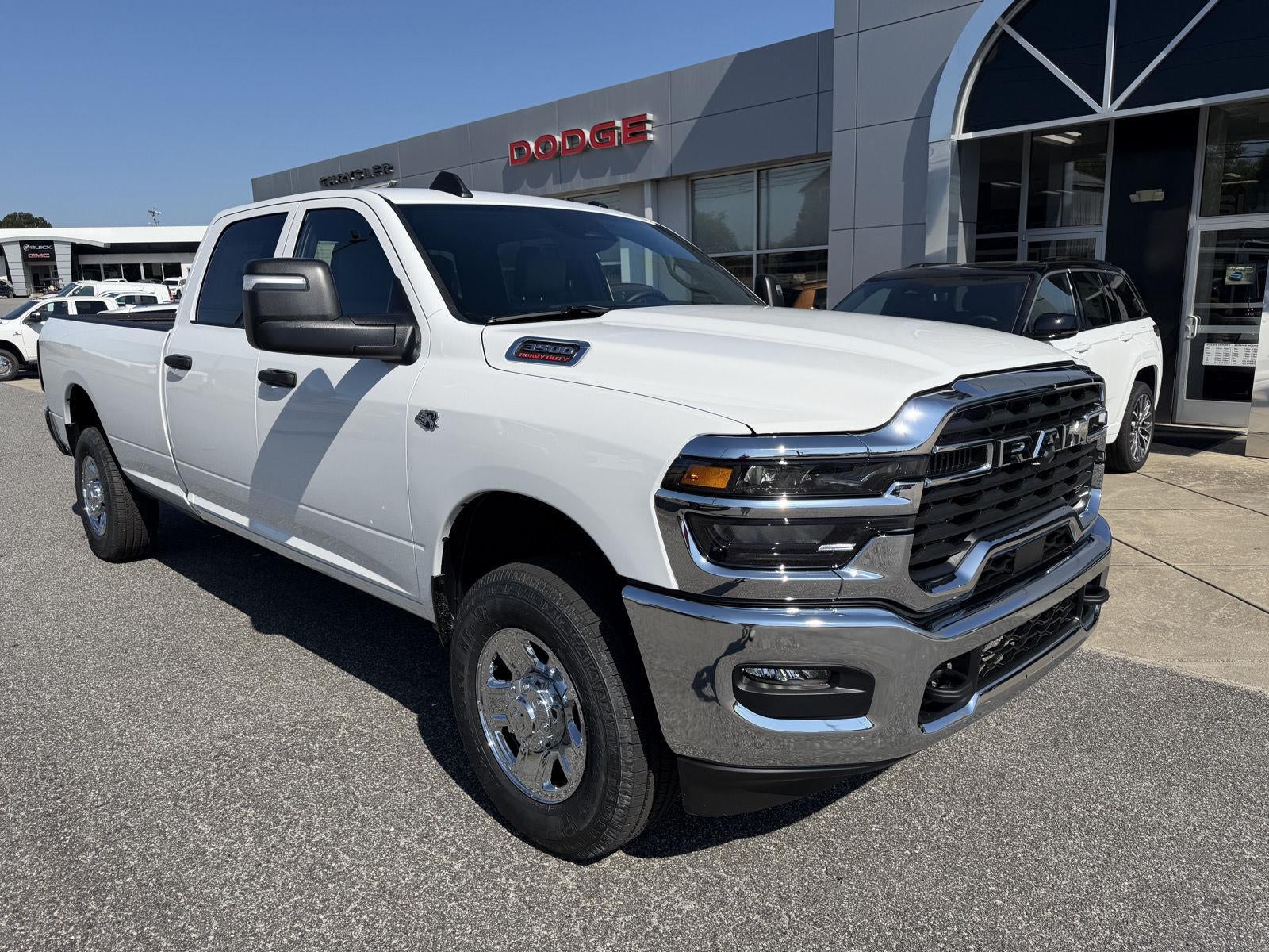 2027 RAM 3500 RAM 3500 TRADESMAN CREW CAB 4X4 8' BOX