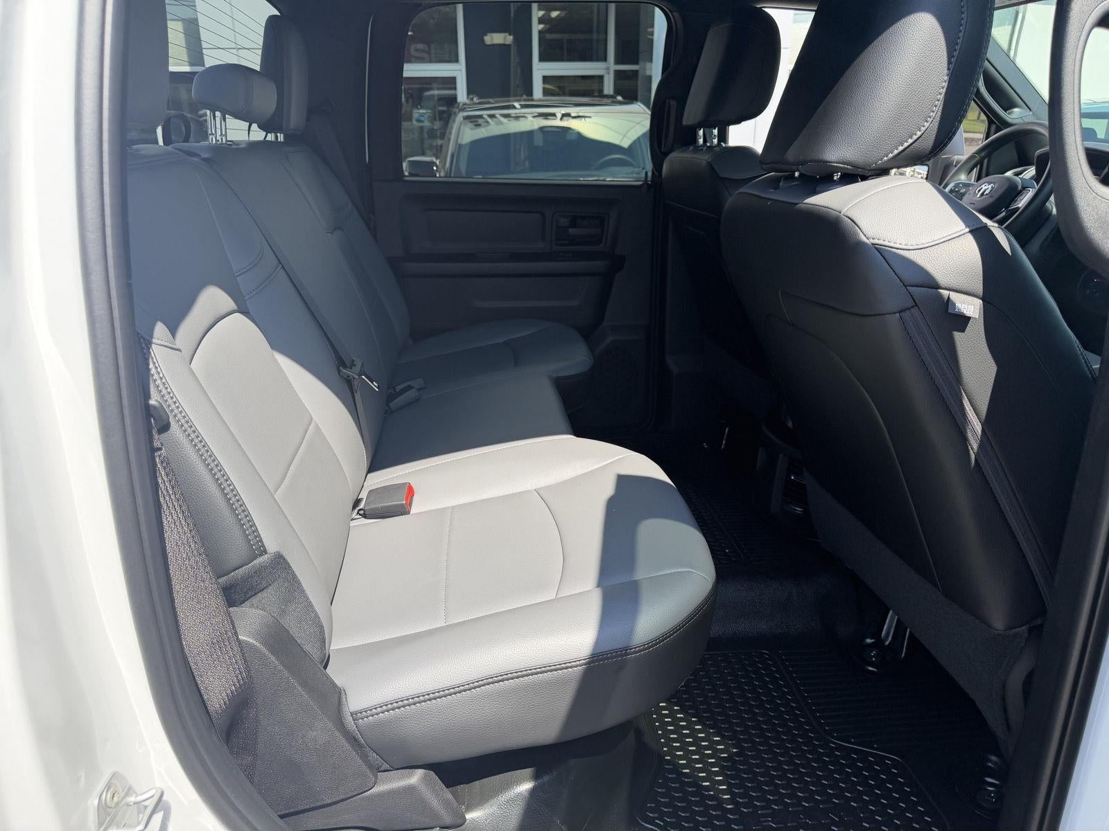 2027 RAM 3500 RAM 3500 TRADESMAN CREW CAB 4X4 8' BOX