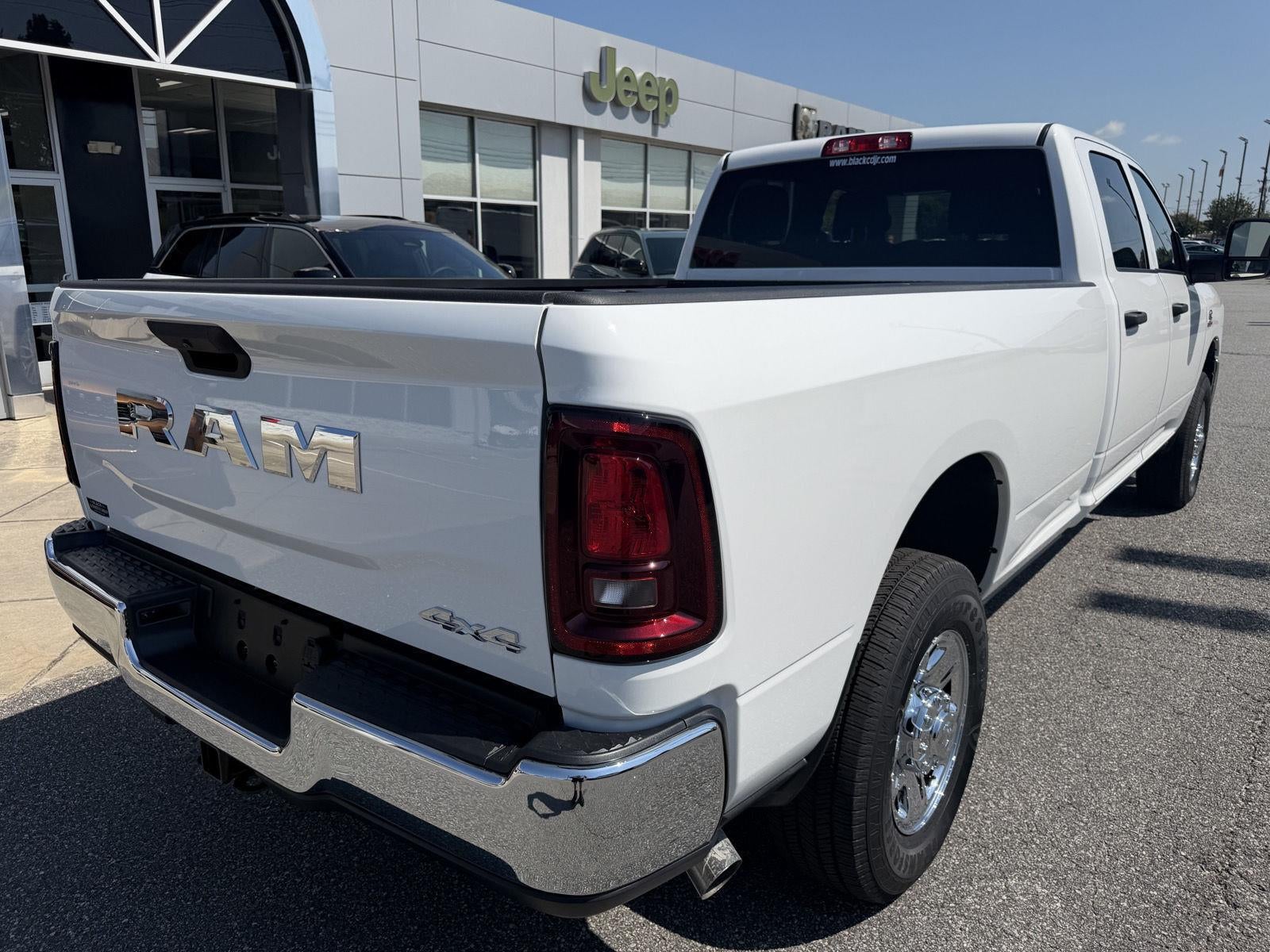 2027 RAM 3500 RAM 3500 TRADESMAN CREW CAB 4X4 8' BOX
