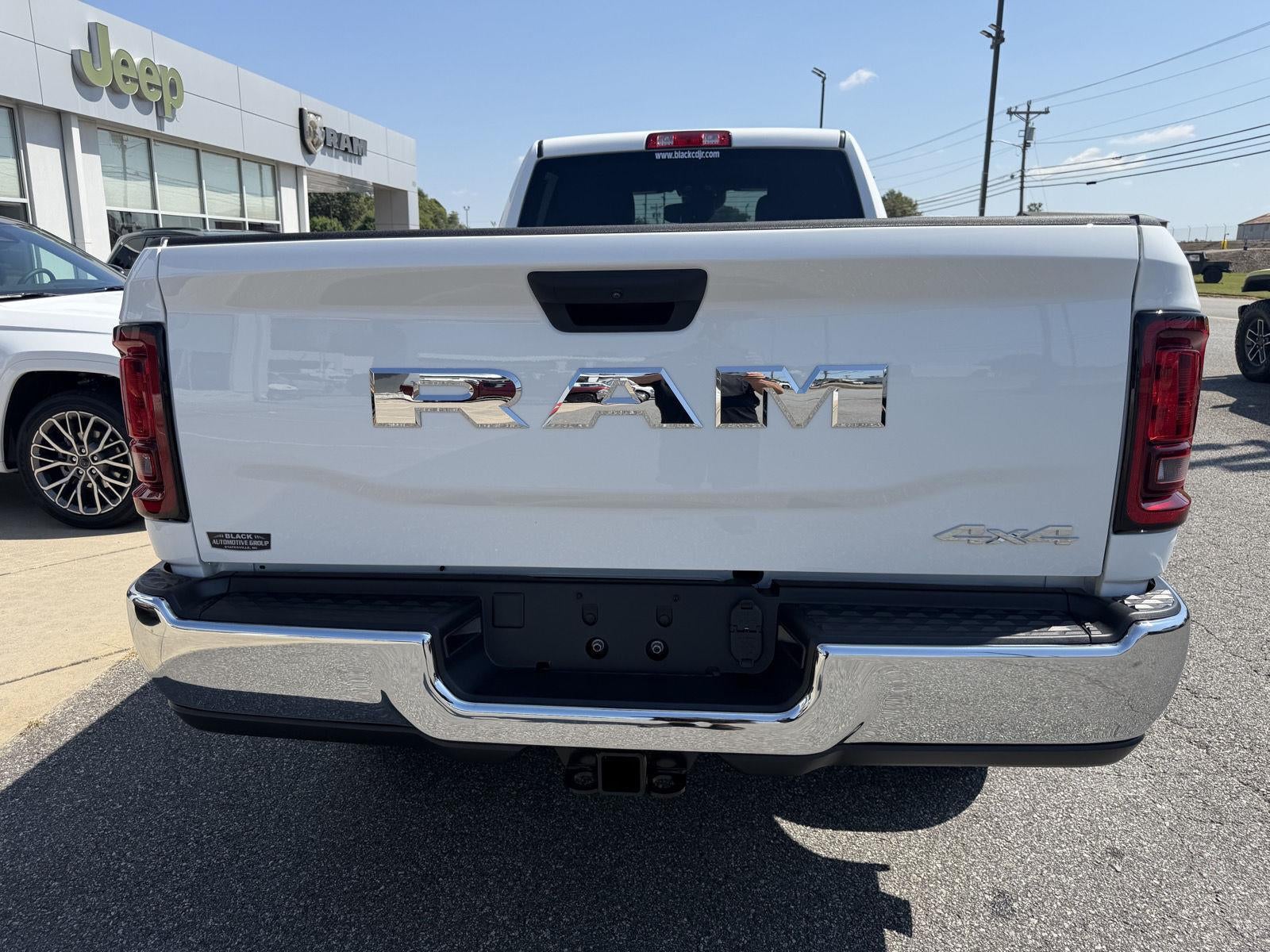 2027 RAM 3500 RAM 3500 TRADESMAN CREW CAB 4X4 8' BOX