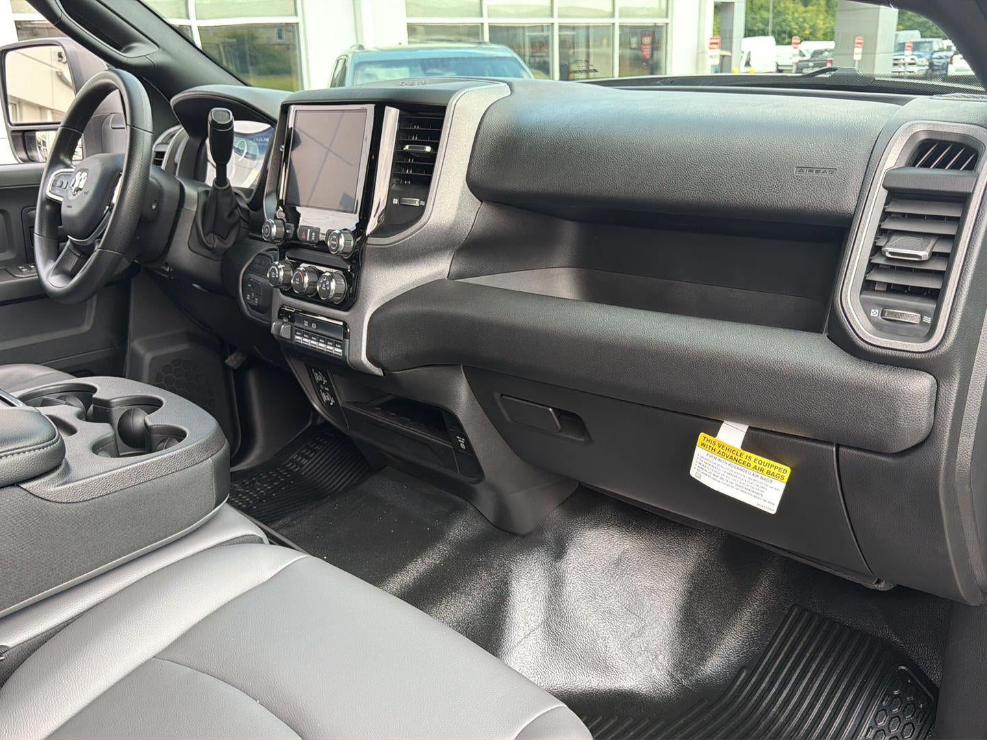 2027 RAM 3500 RAM 3500 TRADESMAN CREW CAB 4X4 8' BOX