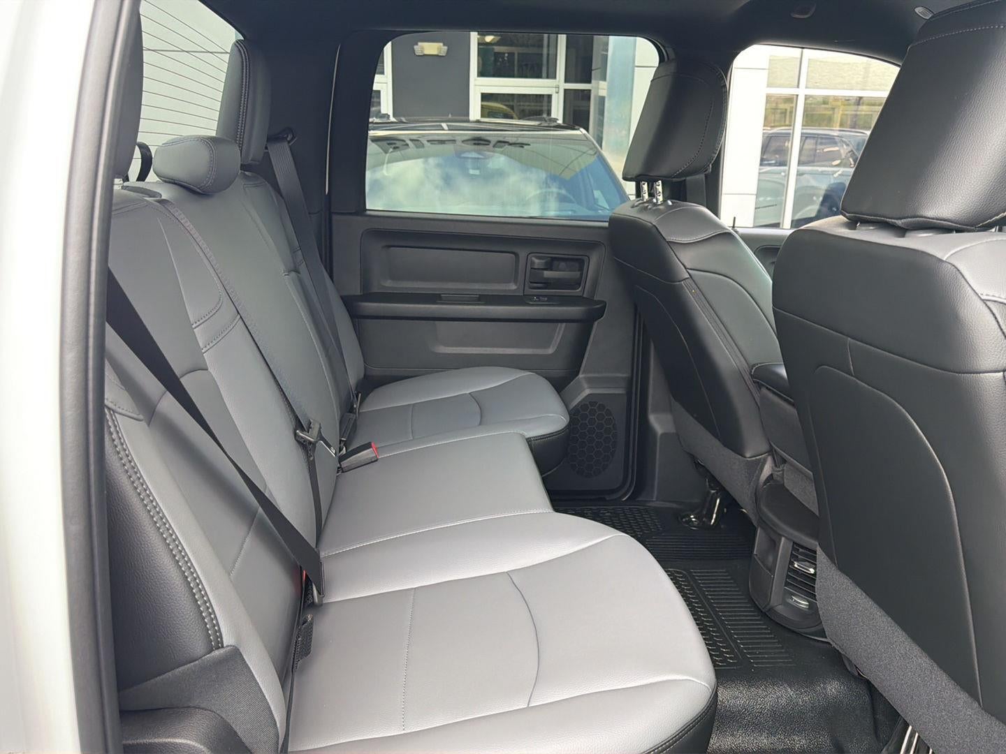 2027 RAM 3500 RAM 3500 TRADESMAN CREW CAB 4X4 8' BOX