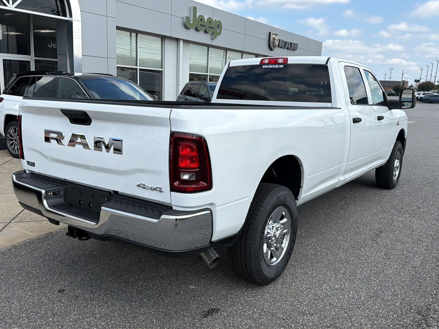2027 RAM 3500 RAM 3500 TRADESMAN CREW CAB 4X4 8' BOX