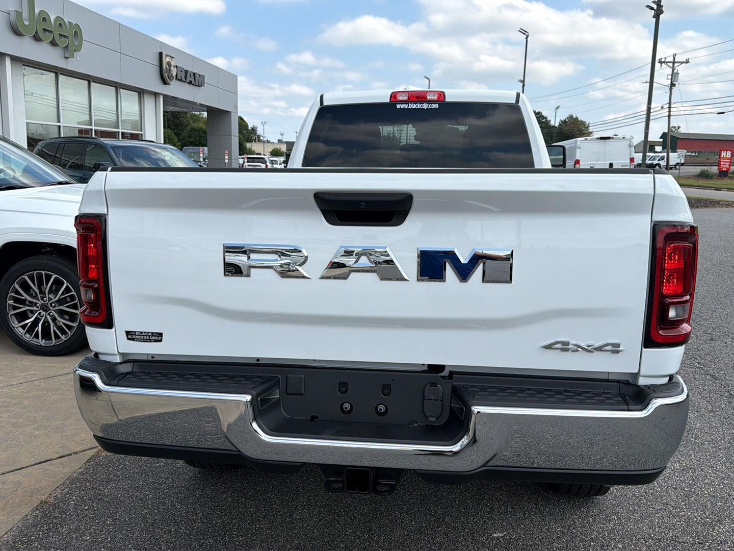 2027 RAM 3500 RAM 3500 TRADESMAN CREW CAB 4X4 8' BOX