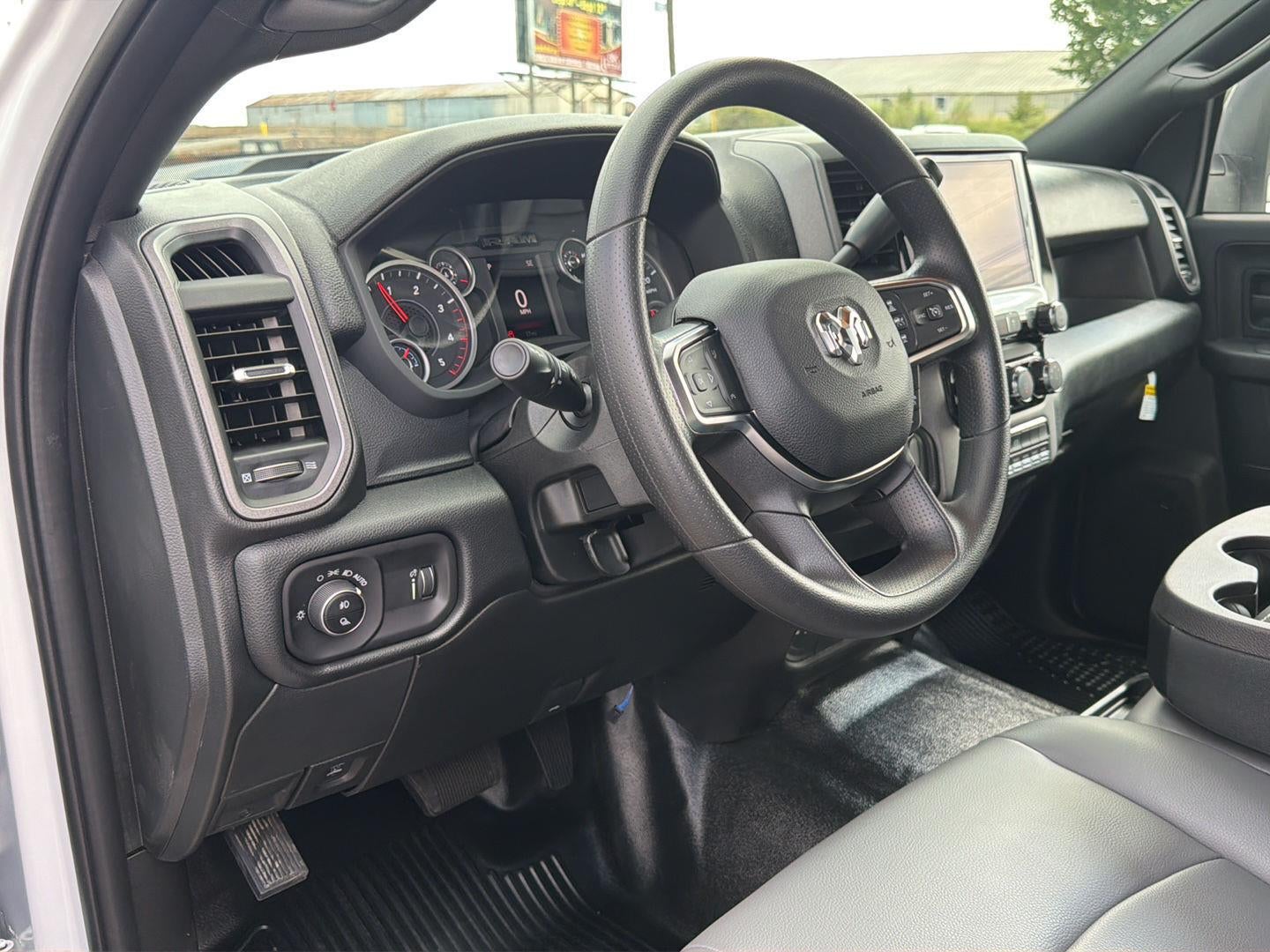 2027 RAM 3500 RAM 3500 TRADESMAN CREW CAB 4X4 8' BOX